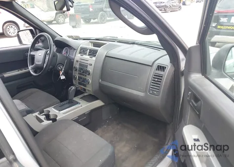 2009 Ford Escape Xlt z USA, uszkodzony, nr VIN 1FMCU93GX9KB86707